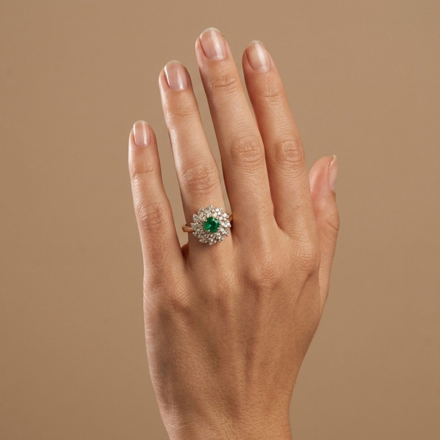 14K 0.65ct Round Colombian Emerald 0.80cttw VS White Diamonds Ring