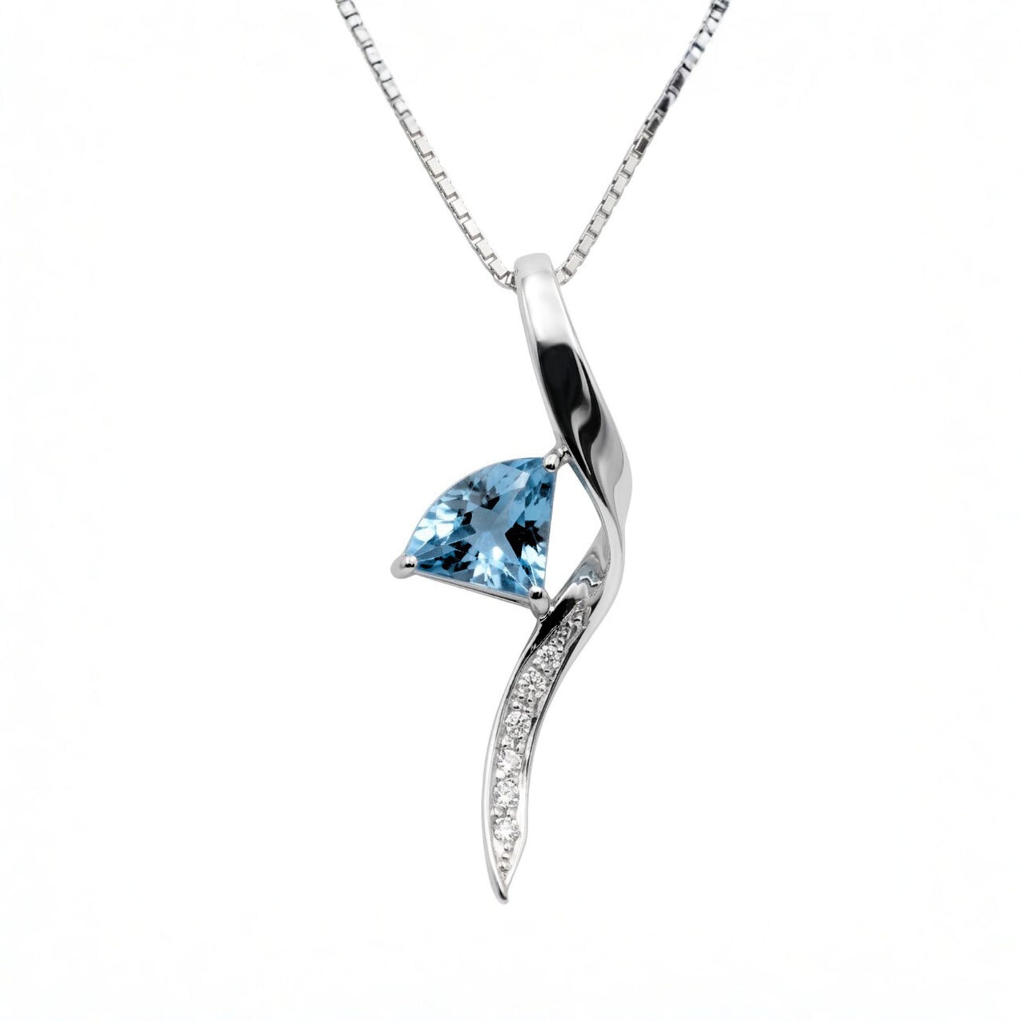 18K 1.23ct Fancy Cut Santa Maria Aquamarine 0.06cttw White Diamonds Necklace