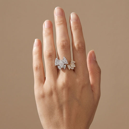 18K 1.43cttw Baguette & Round White Diamonds Ring