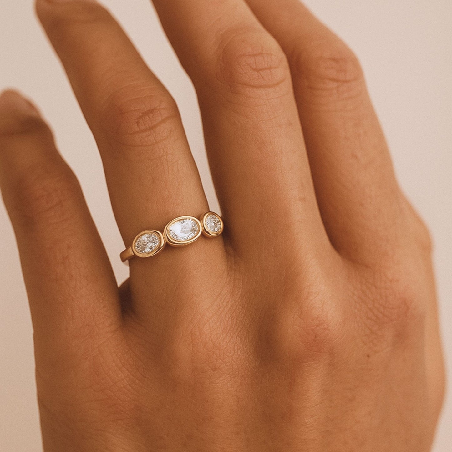 14K 1.00cttw Oval VS White Diamond 3 Stone Band Ring