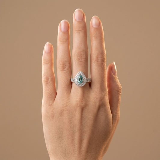 18K 0.87ct Pear Shape Vanadium Beryl 0.90cttw VS White Diamonds Ring