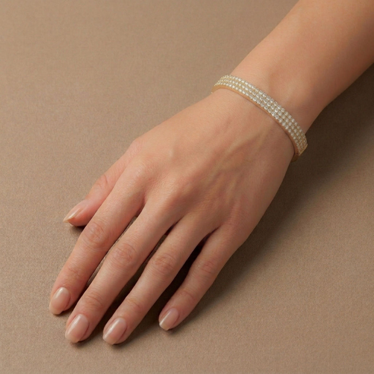 14K 4.60cttw Round VS Light Yellow Diamond Bangle