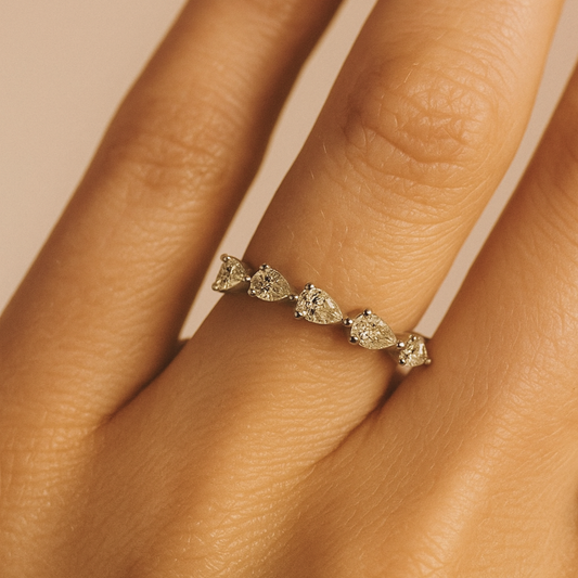 14K 1.00cttw Pear Shape VS Yellow Diamond Band Ring