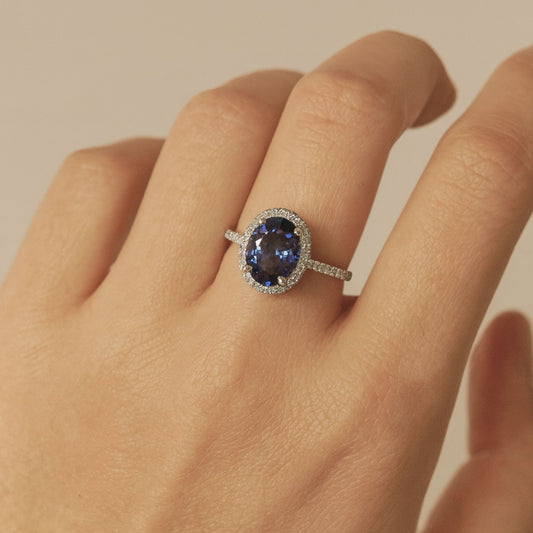 18K 2.10ct Oval Iolite 0.70cttw VS White Diamonds Ring