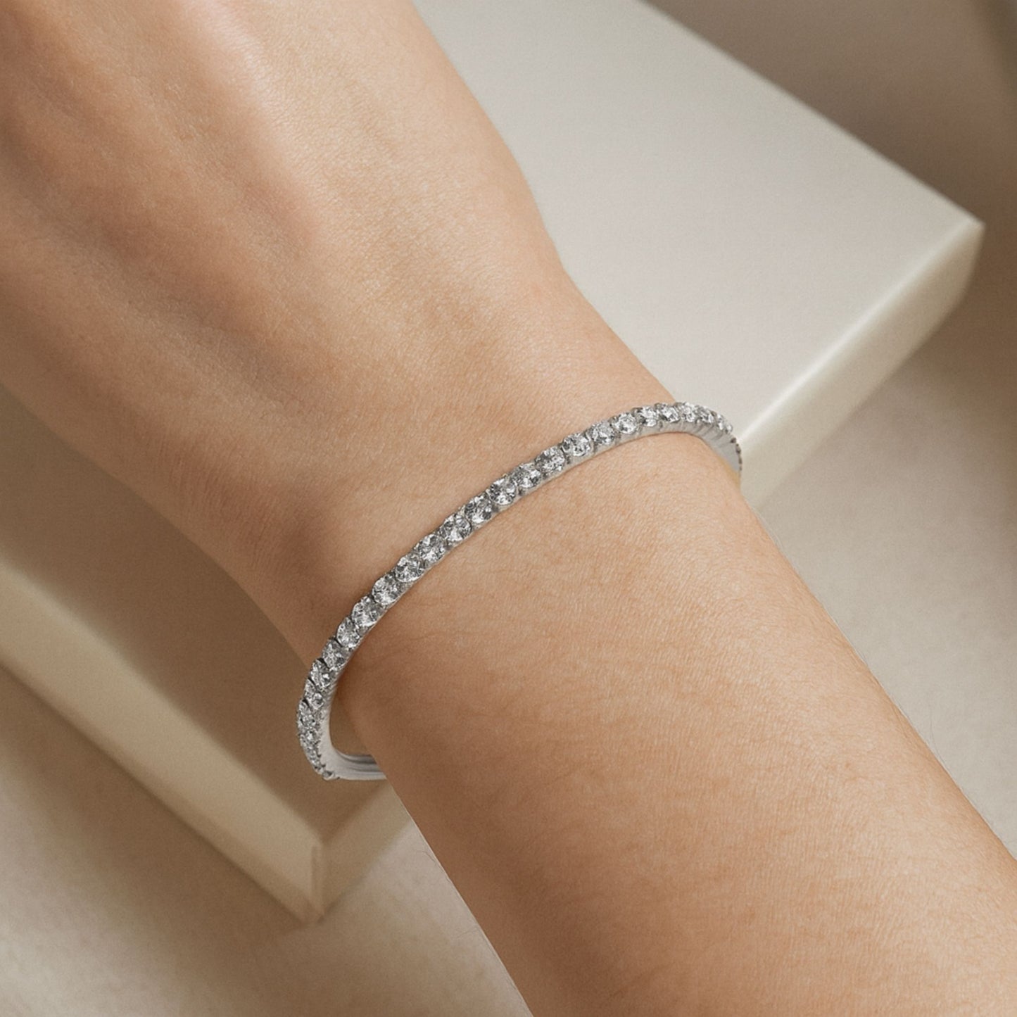 14K 3.64cttw Round VS White Diamonds Bangle