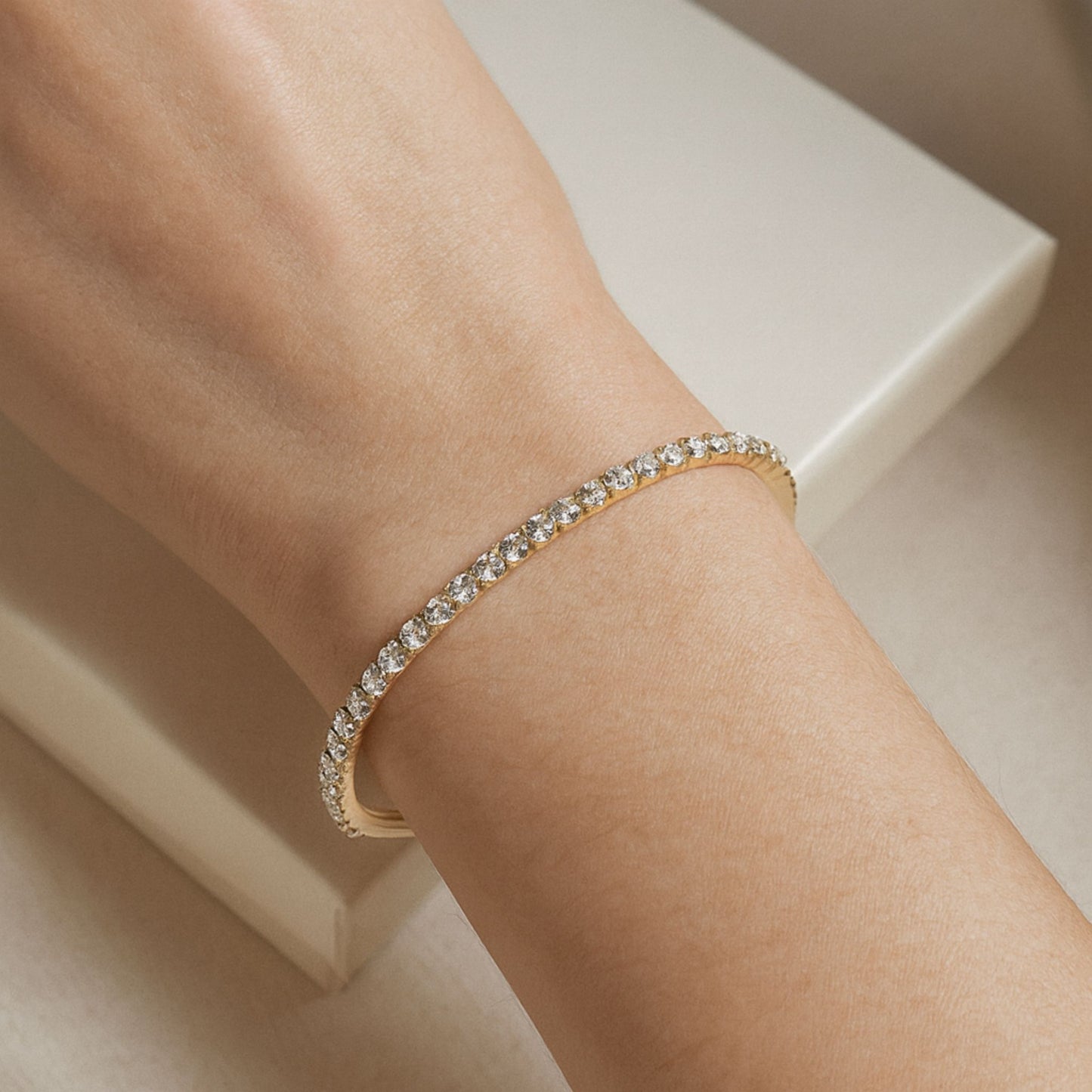 14K 3.64cttw Round VS White Diamonds Bangle