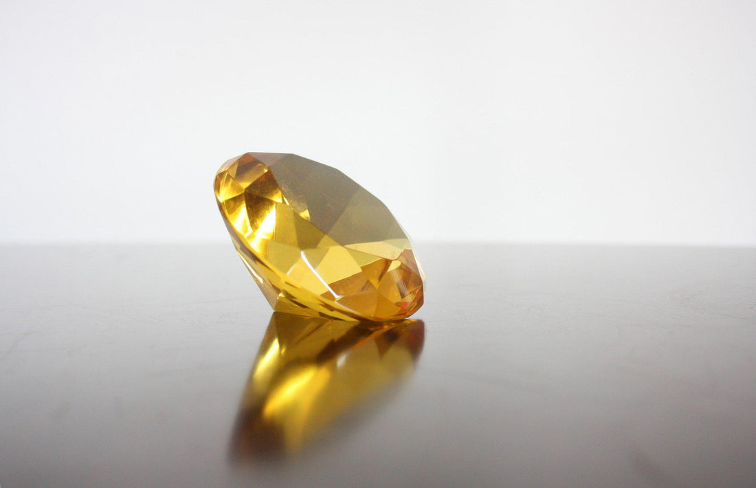 10 Awesome Outfits That Go Great With Yellow Diamond Stud Earrings