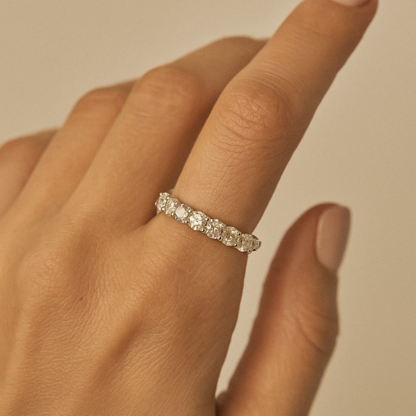 14K 1.07cttw VS White Diamond 7 Stone Band Ring