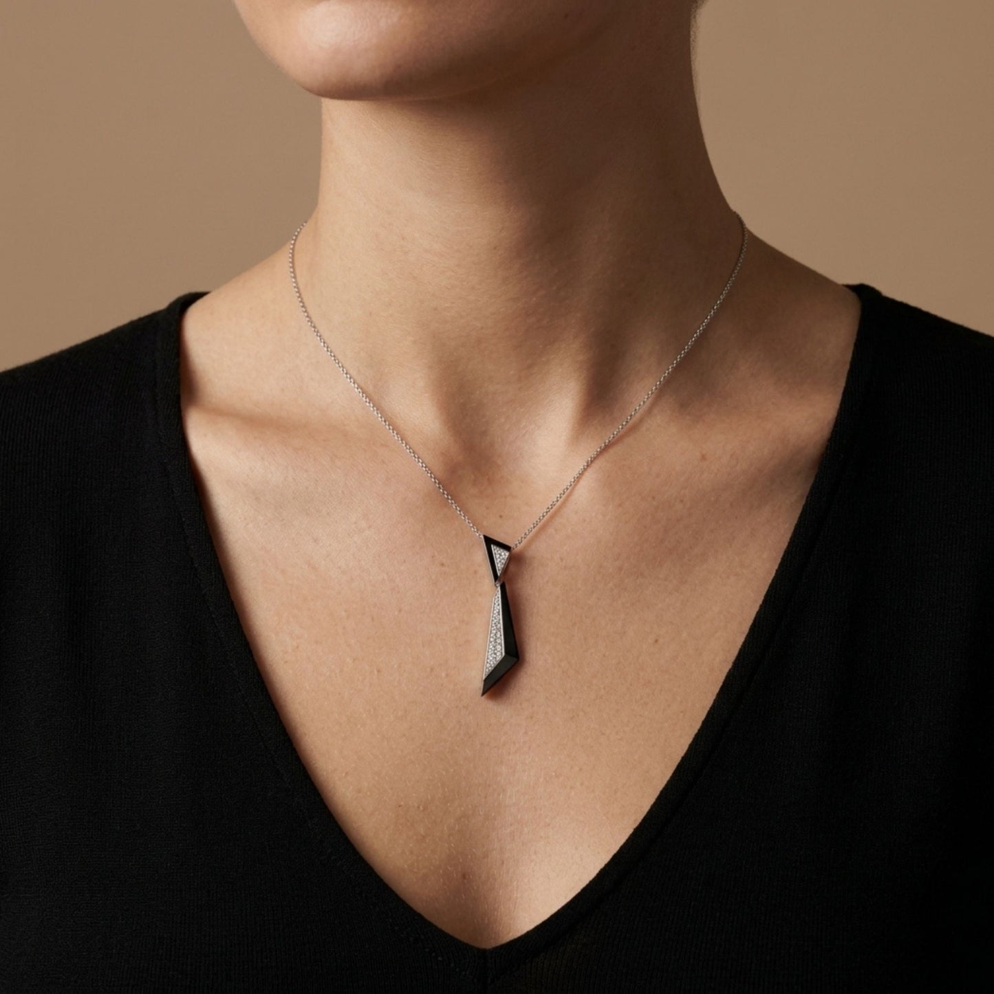 18K 1.85cttw Black Agate 0.13cttw White Diamonds Necklace