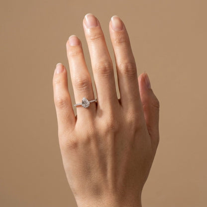 18K 0.18cttw Baguette & Round White Diamonds Ring