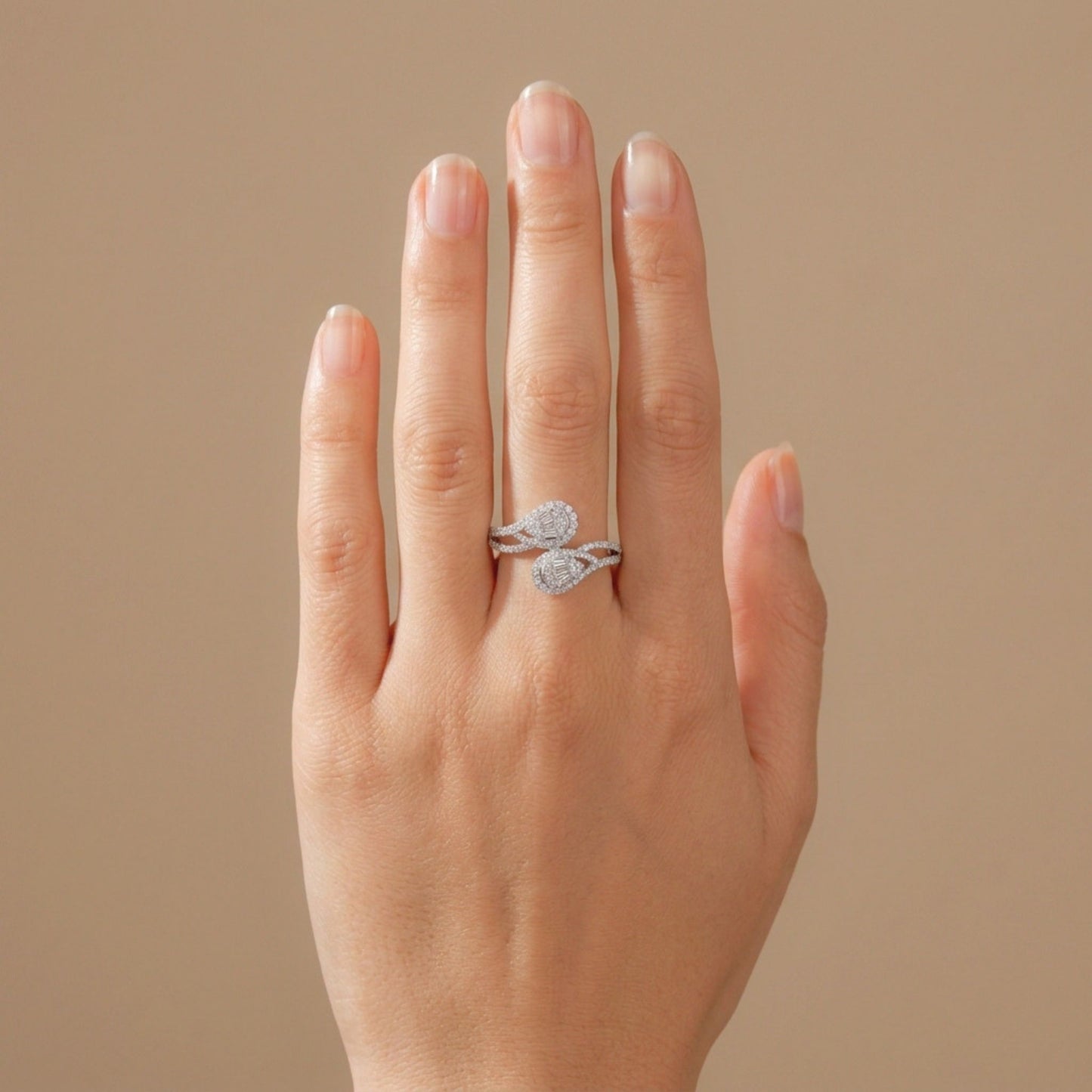 18K 0.55cttw Baguette & Round VS White Diamonds Ring
