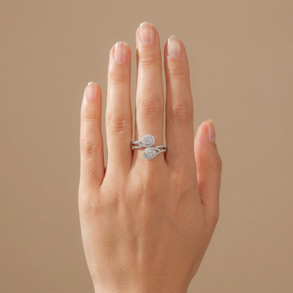 18K 0.55cttw Baguette & Round VS White Diamonds Ring