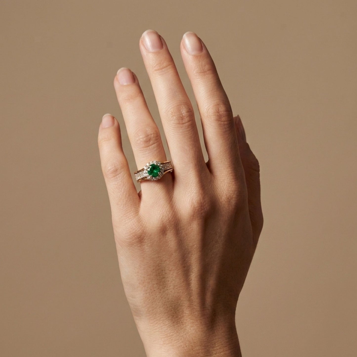 14K 0.73ct Round Colombian Emerald 0.95cttw VS White Diamonds Ring