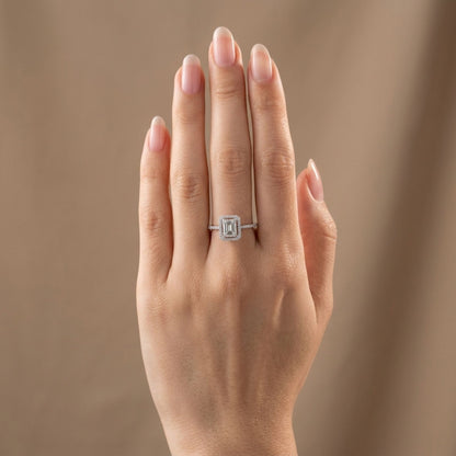 18K 0.39cttw Baguette & Round VS White Diamonds Ring