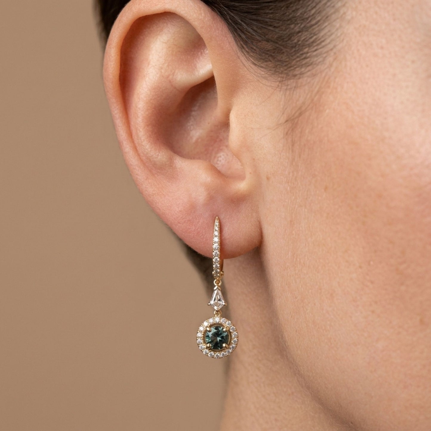 18K 0.84cttw Round Alexandrite 0.52cttw VS White Diamonds Drop Earrings