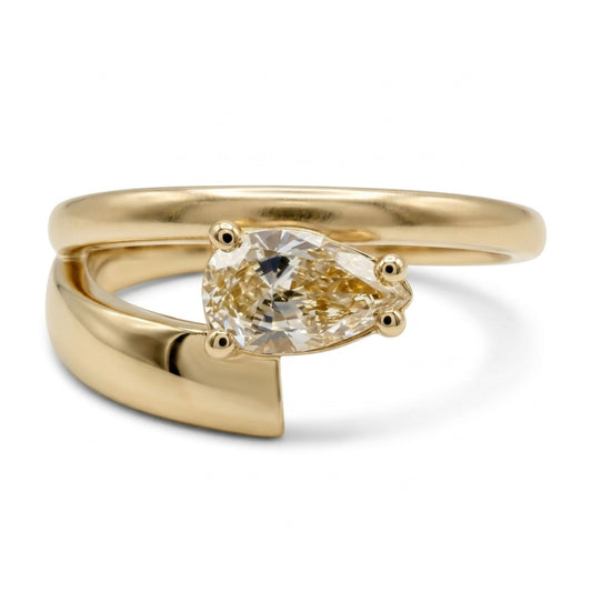 14K 0.32cttw Pear Shape VS Yellow Diamond Ring