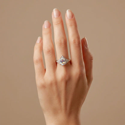 14K 1.95ct Pear Shape Moonstone 0.16cttw VS White Diamonds Ring