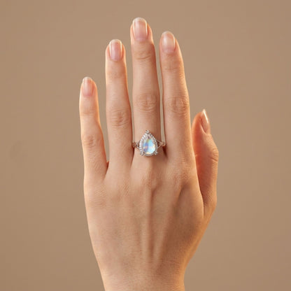 14K 3.09ct Pear Shape Moonstone 0.20cttw White Diamonds Ring