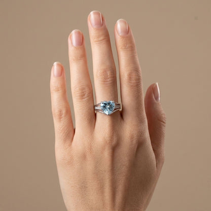 14K 3.80ct Heart Shape Santa Maria Aquamarine 0.21cttw VS White Diamonds Ring