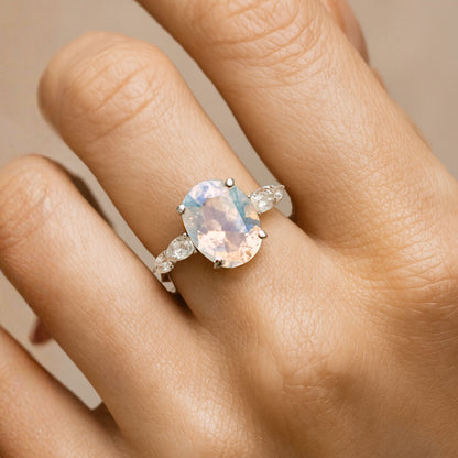 14K 5.00ct Oval Moonstone 0.47cttw VS White Diamonds Ring