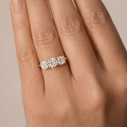 18K 2.00cttw Round VS White Diamond Three Stone Band Ring